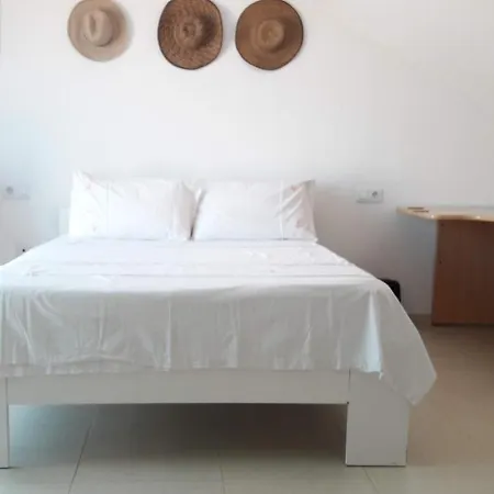 Newly Renovated Discover The Truth About Our Beautiful Oceanfront In Recent Renovations And New Management Ensure An Unforgettable Book Now And Experience It For Yourself Accommodatie bij particulieren Benalmádena